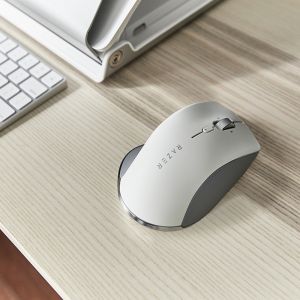 Humanscale x Razer™ Pro Click Mouse - lifestyle shot