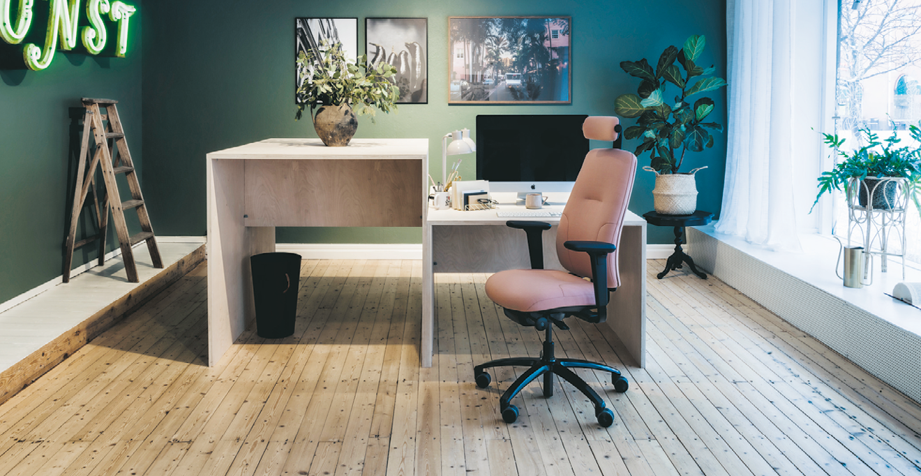 Green walls and pink chair