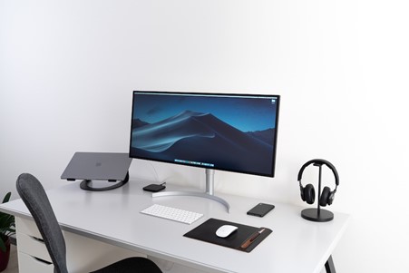 Desk set-up with wireless mouse and keyboard