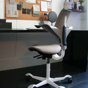 HÅG Capisco Puls 8020 Clay Office Chair - lifestyle shot, shown in a home office environment