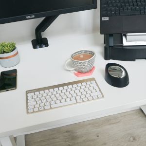 Penclic Mini Keyboard KB3 Bluetooth Gold - lifestyle view