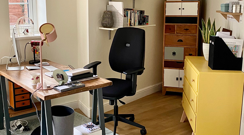Home office showcasing the Homeworker Plus Ergonomic Chair 