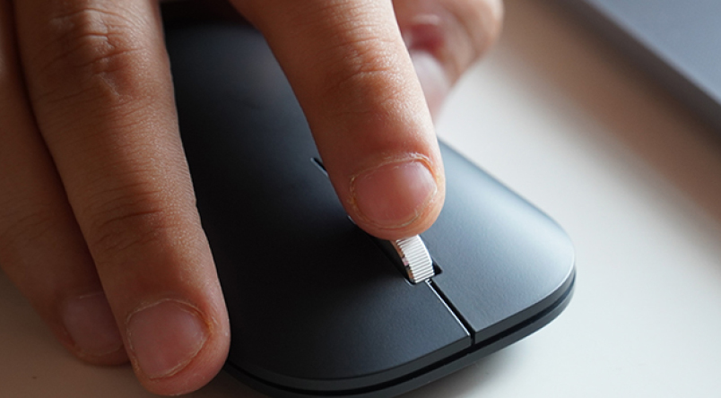 Close up image of someone using the Microsoft Modern Mobile Bluetooth Mouse and scroll