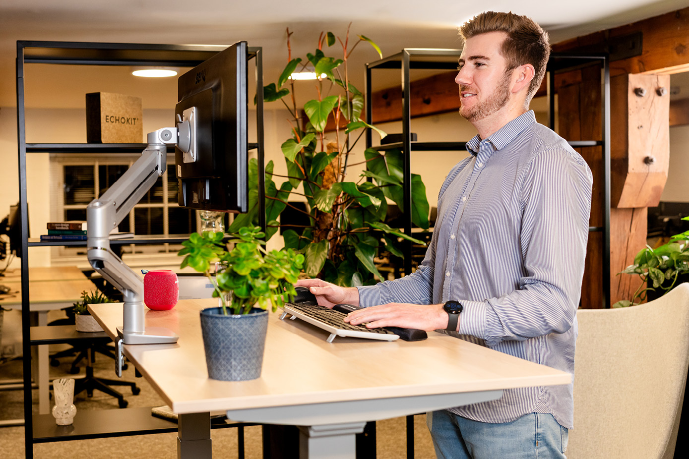 Click here to shop the JOSHO sit-stand desk