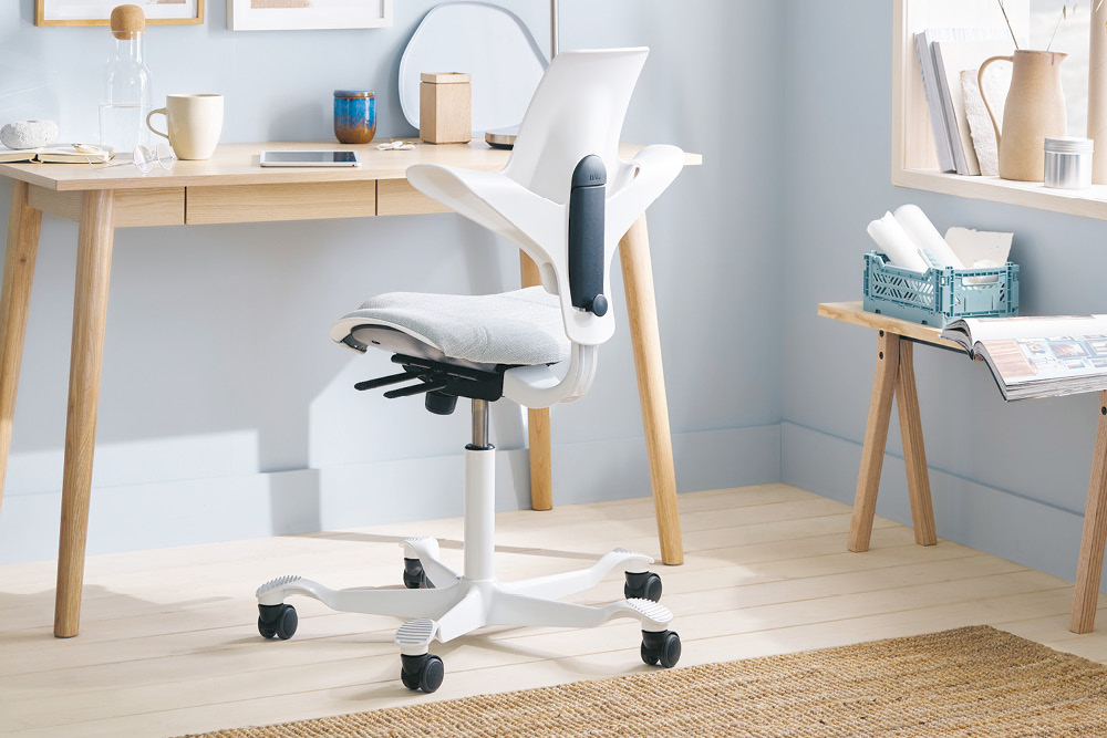 Benefits and Downsides of an Ergonomic Backless Office Chair