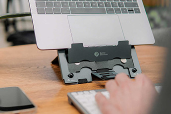 Close up of the Ergo-Q Hybrid Pro Laptop/Tablet Stand clamp, for use with a mobile phone or tablet